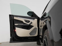 This 2020 Lamborghini Urus is a local Ontario vehicle with a clean Carfax report. Featuring a panora... (image 9)