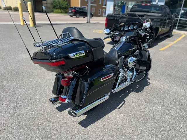 2015 HARLEY-DAVIDSON FLHTK ELECTRA GLIDE ULTRA LTD ABS 103 in Street, Cruisers & Choppers in Saguenay - Image 4