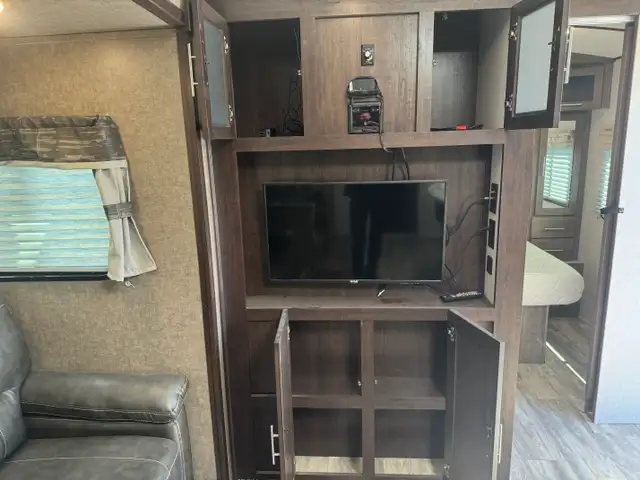 2019 Forest River SURVEYOR 285 IKLE in Travel Trailers & Campers in St. Albert - Image 15