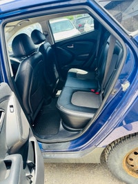 2011 Hyundai Tucson Ready for Adventure! Year: 2011 Make: Hyundai Model: Tucson Mileage: 194,000 Km... (image 5)