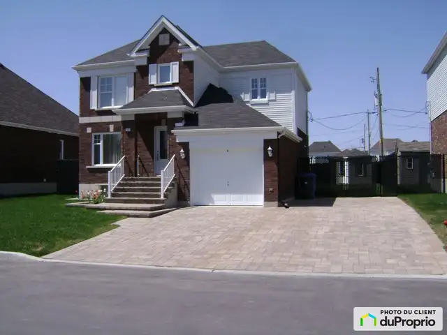 $915,000 - 2 Storey for sale in Longueuil (St-Hubert) in Houses for Sale in Longueuil / South Shore - Image 2