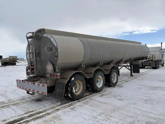 2008 HUTCHINSON TC 406 CRUDE in Heavy Trucks in Lethbridge - Image 6
