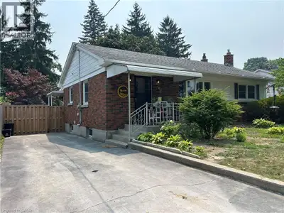 Brick bungalow in one of Simcoe's most sought-after mature neighbourhoods! Enjoy an unbeatable locat...