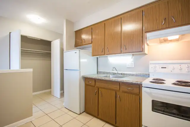 ALL INCLUSIVE - Westwood Garden Apts 1BR Apt Available Now in Long Term Rentals in Kitchener / Waterloo - Image 3
