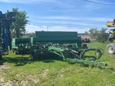 1993 JOHN DEERE 750 NO TILL DRILL STOCK #A116107 2 X 15 FOOT DRILLS (30 FOOT OVERALL WORKING WIDTH)/...