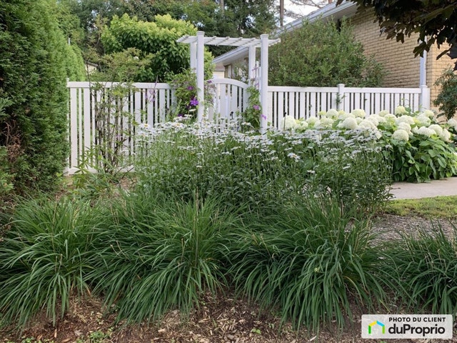 $519,000 - Bungalow for sale in Sherbrooke (Jacques-Cartier) — photo 1