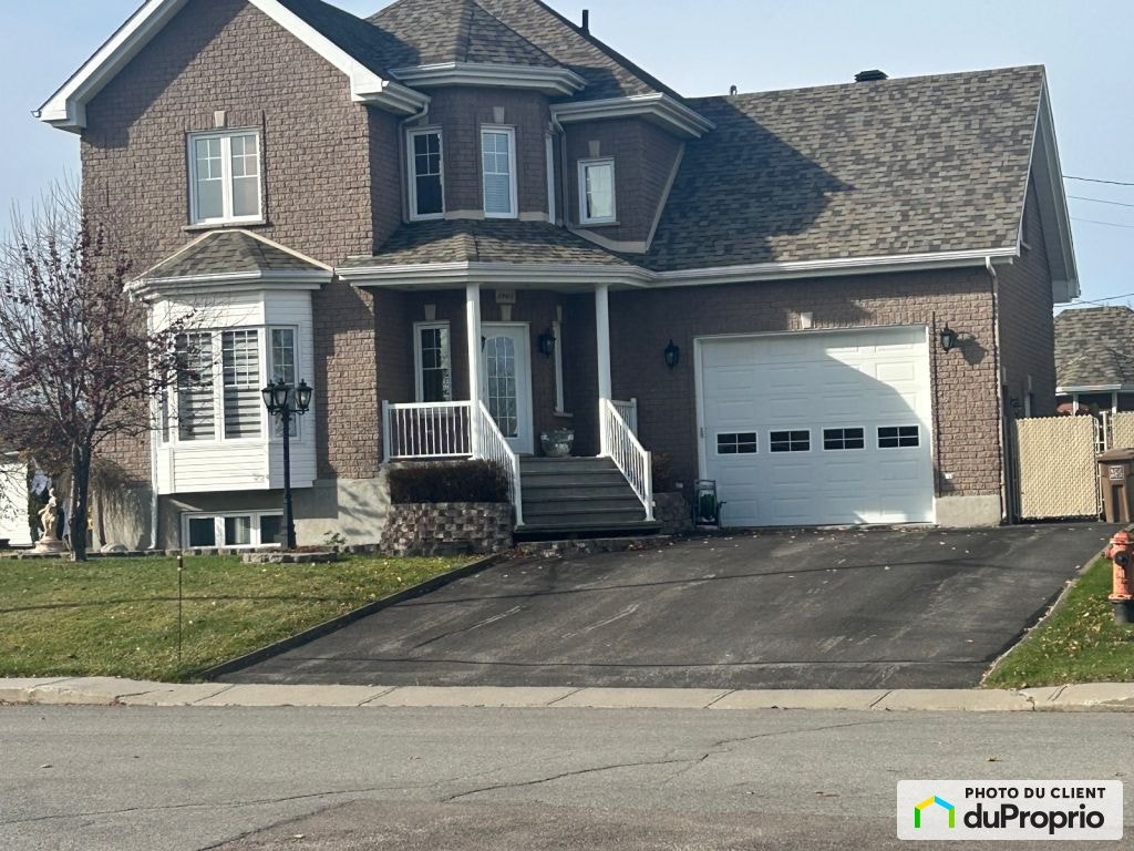 $695,500 - 2 Storey for sale in Jonquière (Jonquière) — photo 1