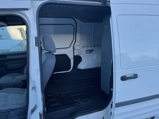 2012 Ford Transit Connect Saftied $10,900 in Cars & Trucks in Winnipeg - Image 6