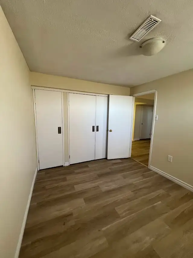 1 bedroom walkout basement for rent in Bradford in Long Term Rentals in Markham / York Region - Image 4