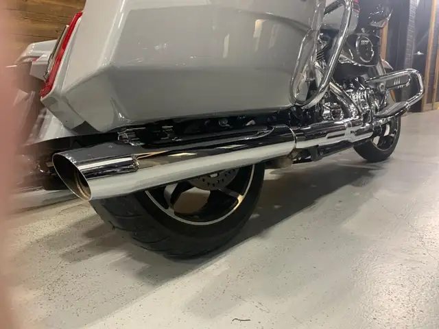 2025 Harley-Davidson Road Glide in Street, Cruisers & Choppers in Oshawa / Durham Region - Image 7