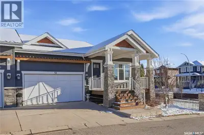 This stunning luxury walk-out bungalow townhome in highly sought-after Rosewood is fully finished an...