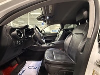 Découvrez ce magnifique Alfa Romeo Stelvio AWD 2018, un VUS de luxe qui se démarque par son design i... (image 9)