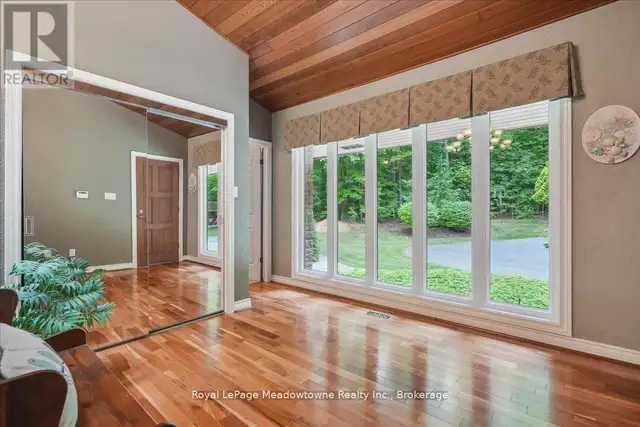 5590 STEELES AVENUE W Milton, Ontario in Houses for Sale in Oakville / Halton Region - Image 7