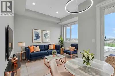 Prime Convenient Location *** Walking Distance To Restaurants, Grocery Stores & Parks *** Quick Comm...