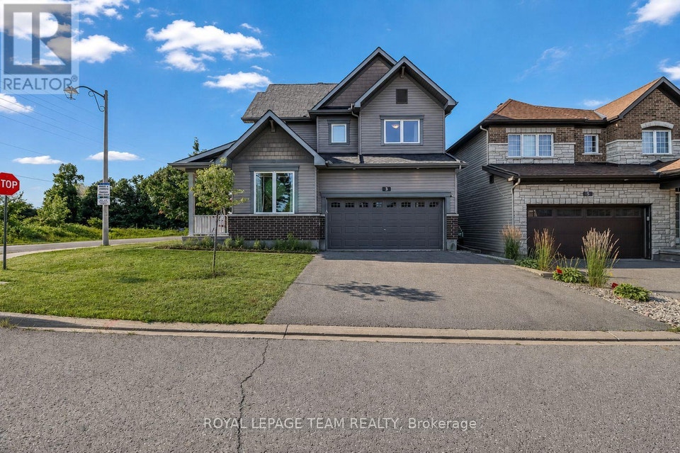 3 STONELEIGH STREET Ottawa, Ontario 2