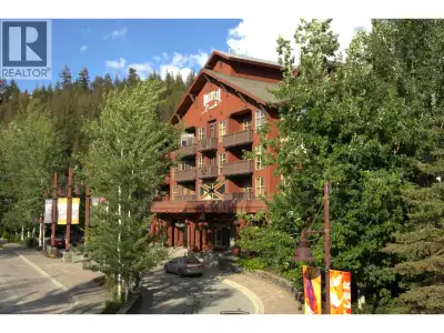 One of Whistler´s best ski-in/ski-out locations, Legends 532D is a spacious top-floor, 3-bedroom, 2-...
