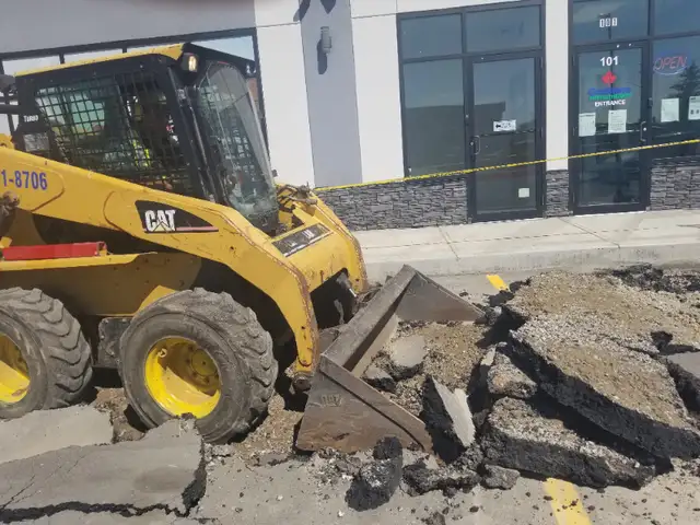 Demolition External & Internal Garage, Small Houses in Cleaners & Cleaning in Calgary - Image 7