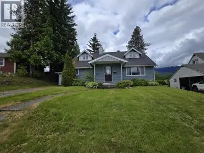 This storey-and-a-half home has had some great additions to really increase the size over a normal v...