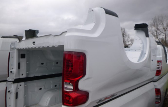 2019 - 2025 Chevrolet Silverado 1500 6'5 White Take off TruckBox in Auto Body Parts in Kitchener / Waterloo - Image 2