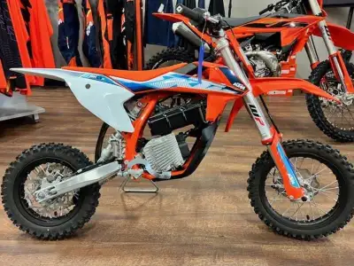 ATTENTION SANTA! 2024 KTM SX-E 5 The KTM SX-E 5 is an all-electric mini-crosser aimed at both beginn...
