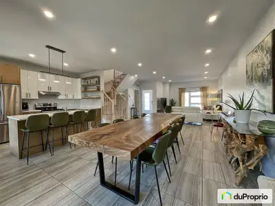 Vie de famille paisible en rond-point: Propriété clé en main, grand terrain, piscine chauffée et rén...