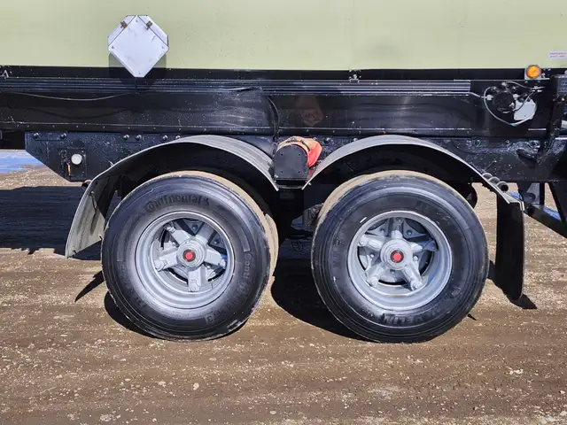2004 Advance 51,400 L Super B-Train Insulated 406 Tank Trailer in Heavy Equipment in Delta/Surrey/Langley - Image 33
