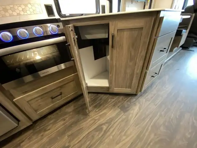 2025 Winnebago Vista 33K in RVs & Motorhomes in Abbotsford - Image 17