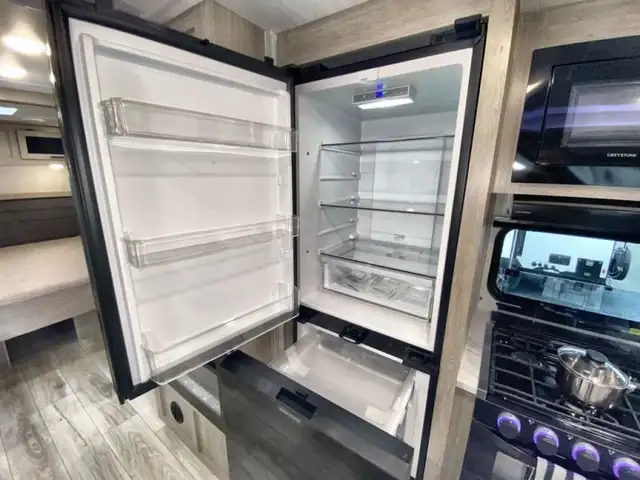 2025 EAST TO WEST Alta 3150KBH in Travel Trailers & Campers in Bedford - Image 28