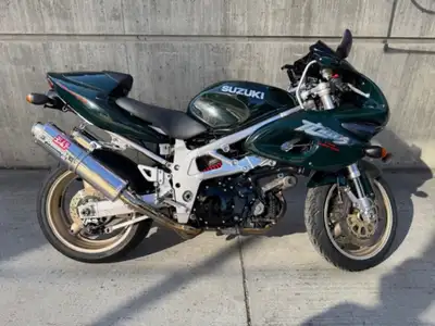 Super cool, rare and well taken care of TL1000S. Comes equipped with Yoshimura slip on pipes, Ohlins...