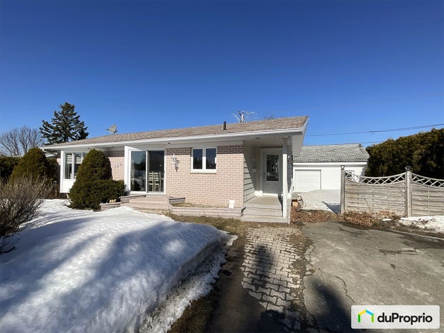 $349,000 - Bungalow for sale in Rimouski (Rimouski) — photo 1