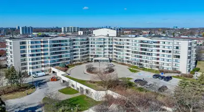 Price: $553,800 / $2,101/mo Discover luxury living at The Landsdowne in this spacious penthouse suit...