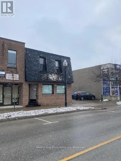 Versatile 32' x 16' commercial / retail space for lease in the heart of downtown Owen Sound. This br...