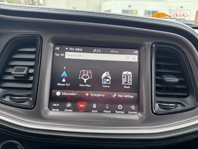 2022 Dodge Challenger SXT in Cars & Trucks in Comox / Courtenay / Cumberland - Image 17