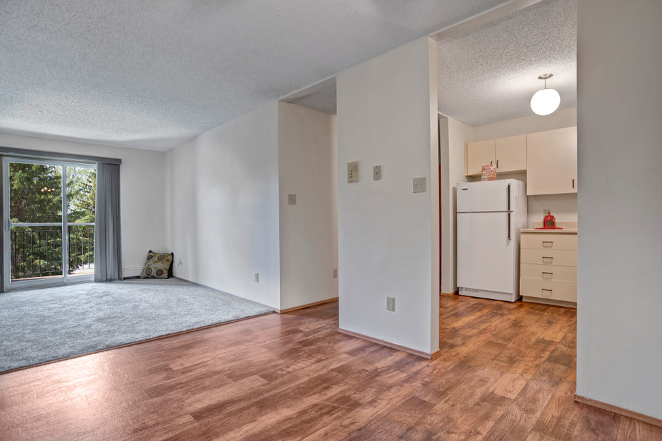 Walking Distance to École Holy Cross. In-suite Laundry in Long Term Rentals in Prince Albert