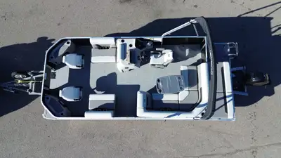 NO BETTER TIME THAN NOW TO BUY A NEW PONTOON, BEAT ANY 2026 TARRIF INCREASES..... 2025 season invent...