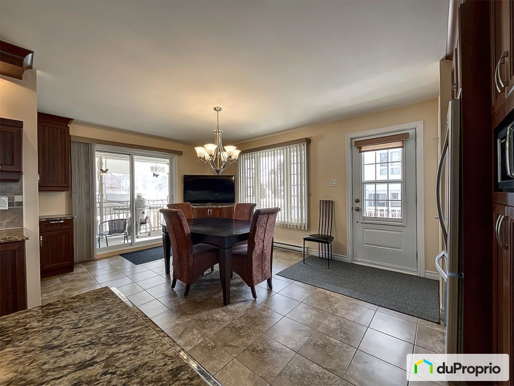 $825,000 - Duplex for sale in Neufchatel — photo 2