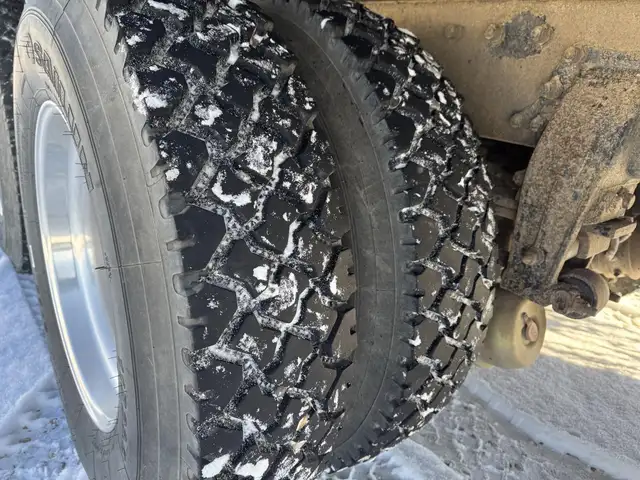 2005 PETERBILT 335 in Heavy Trucks in Saskatoon - Image 58