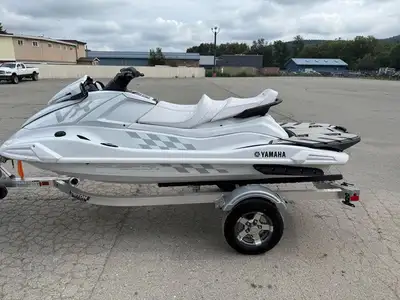 yamaha vx1800 with 8.7 hr's includes huge swim platform DOSE NOT COME WITH TRAILER