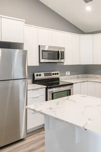Newer apartment building available in the community of Cornwall!! Each apartment is amenity rich fea...