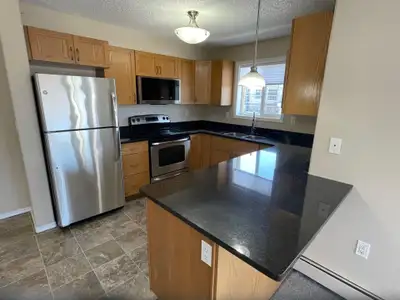 2 Bedroom 2 Bath Top Floor Corner Suite in Lakewood