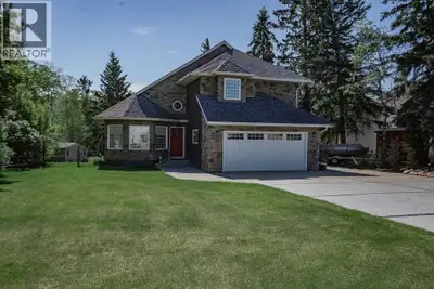 Everyone deserves to come home to a place thats straight out of a magazine.This riverfront property...