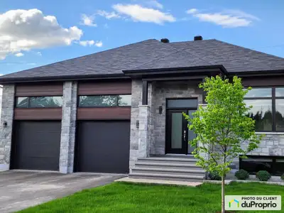 Magnifique bungalow bigénération dans un secteur fortement en demande à Mirabel, située sur un coin...