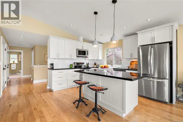 976 Lands End Rd North Saanich, British Columbia in Houses for Sale in Victoria - Image 12