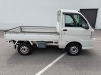 All vehicles come with a full vehicle History Report, ask to see it! 2009 daihatsu hiket 4x4 with a/... (image 1)
