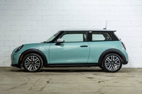 *English below* *Français:* Ce MINI Cooper S 3 portes 2025, affichant un bas kilométrage de seulemen... (image 3)