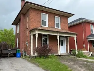 6 BEDROOM DOWNTOWN HOME - AVAILABLE AUG 1, $3,200/mth