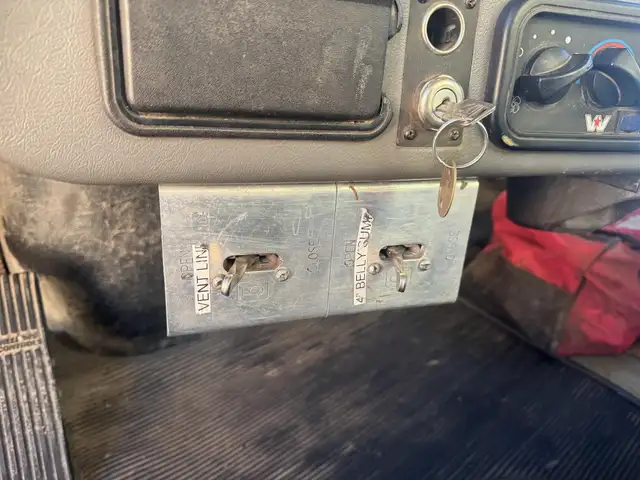 2003 WESTERN STAR 4900 in Heavy Trucks in Saskatoon - Image 21