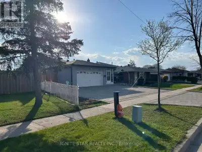 Client Remks: Remarkable Family Home In High Demand Area Of Mississauga. Spacious Eat-In Kitchen, Me...