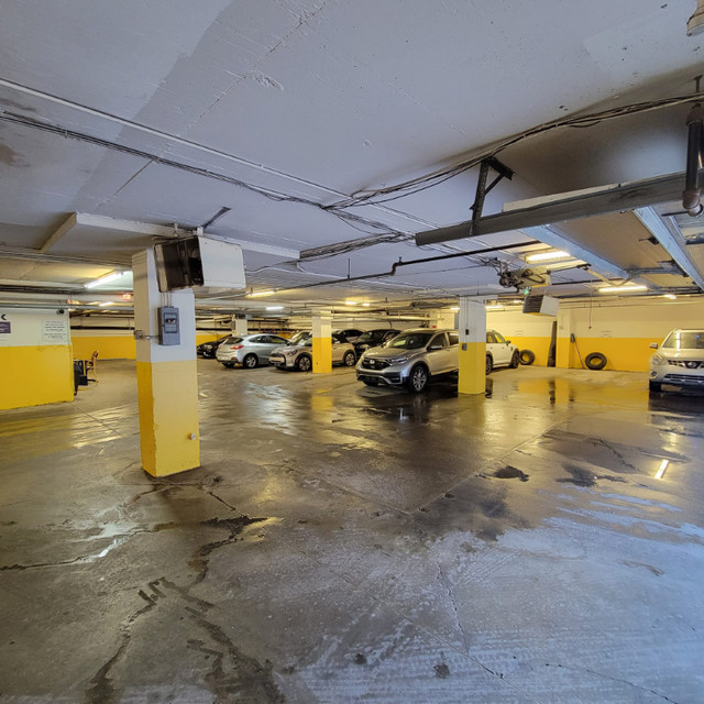 Stationnement intérieur chauffé/Indoor Heated Parking Spots dans Entreposage et stationnement à louer  à Ville de Montréal - Image 3