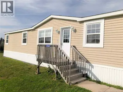 Welcome to this beautifully maintained 3-bedroom mini home nestled in the heart of Cap-Pelé. Perfect...